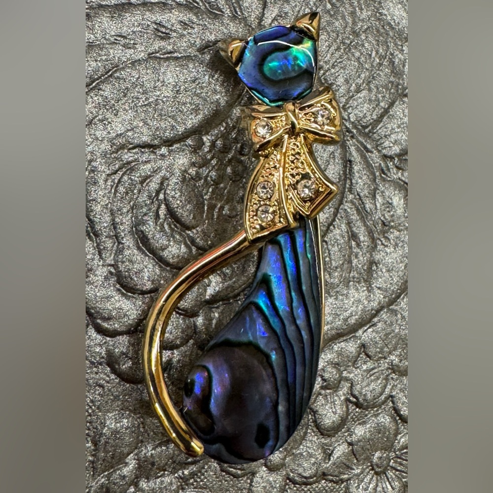 🐾 Abalone Cat 🐈‍⬛ Rhinestone & Gold Tone Brooch • Vintage Style